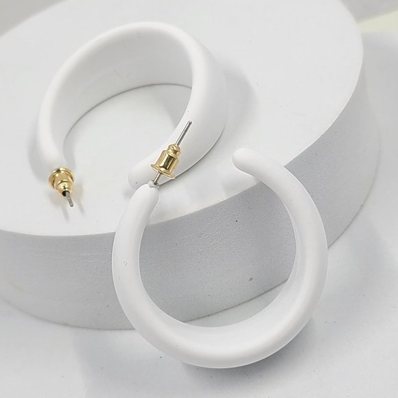 White 80's Retro Smooth Matte Texture 1.5" Semi Wide Fashion Hoop Earrings - Picture 3 of 11
